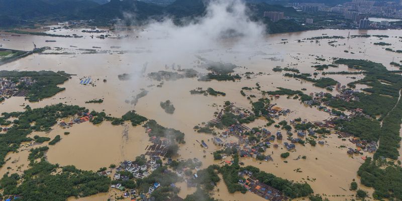 Крупнейшее за последние полвека: юг Китая страдает от разрушительного наводнения