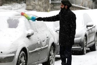 Как правильно чистить авто от снега и льда: лайфхаки для водителей