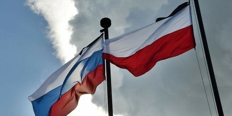 рф заблокировала счета польского посольства в москве