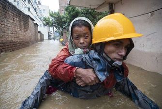 В Непале и Индии из-за дождей погибли десятки человек: фото и видео стихии