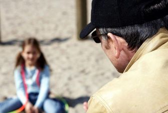В Запорожье отец-педофил растлевал дочь: отправлял девочке неприличные фото