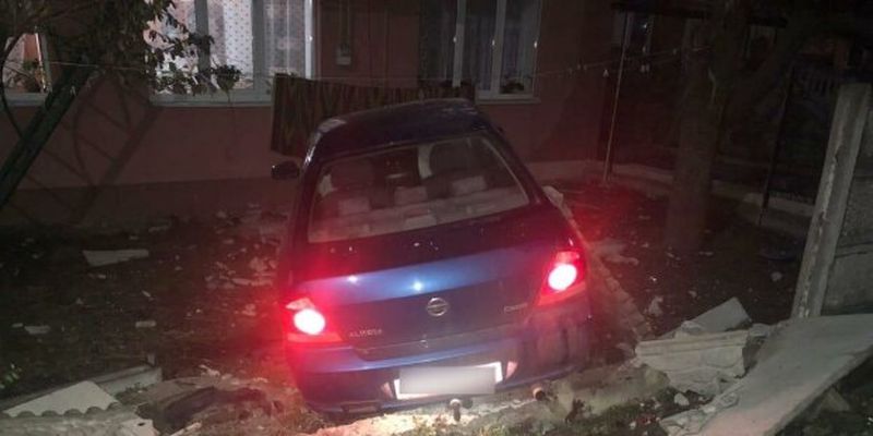 Збив на смерть та розтрощив будинок: під Києвом поліцейські зловили "синього" водія-втікача