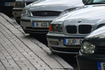 "Евробляхи" в законе: как в Украине изменят правила ввоза автомобилей/В Украине автомобили дороже, чем в соседних странах