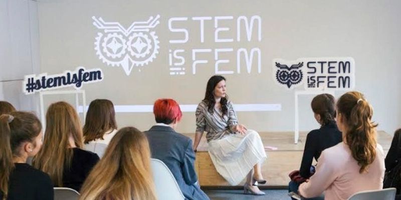 В Киеве прошел модуль STEM is FEM, где школьницы искали ответы на вопросы отрасли биотехнологий