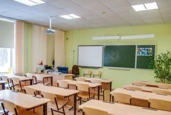 В Киеве приостановили прием первоклассников в школы