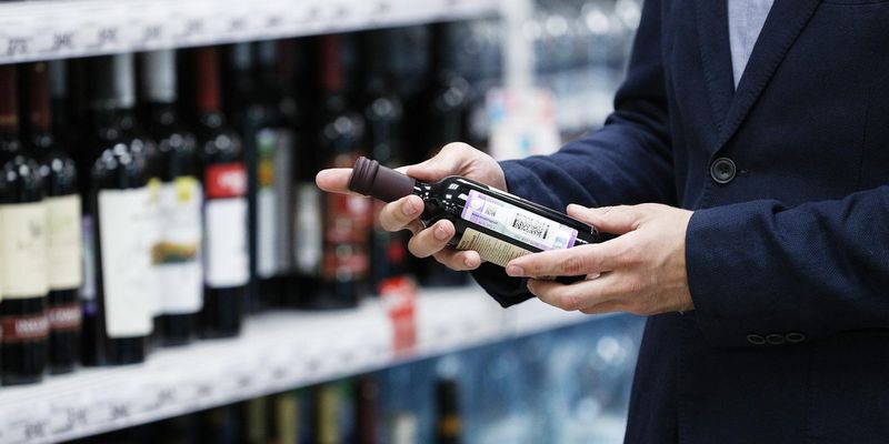 В Киеве разрешат продавать алкоголь: когда можно идти в магазины