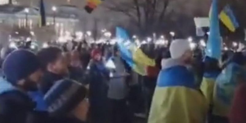 "Освободите леопардов": в Берлине тысячи человек с флагами Украины вышли на митинг