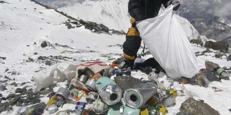 На Евересті заборонили використовувати пластикові вироби