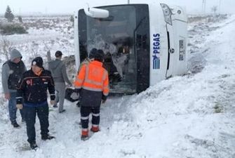 В Турции перевернулся автобус с россиянами, есть жертвы