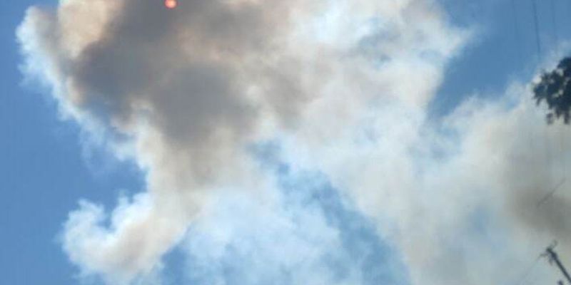 В Павлограде прогремел мощный взрыв - в небо поднимается столб дыма: что известно