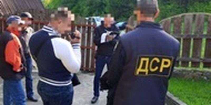 Экс-главу РГА подозревают в незаконном выделении земли семье Медведчука