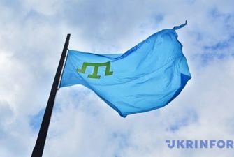 Джемилев принял участие в поднятии крымскотатарского флага в Эдмонтоне