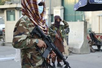 Талибы объявили "войну" манекенам и режут им головы: видео