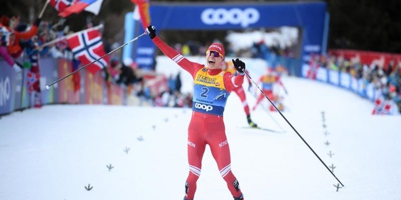 Норвежка Йохауг и россиянин Большунов выиграли соревнования в скиатлоне на восьмом этапе Кубка мира в Оберстдорфе