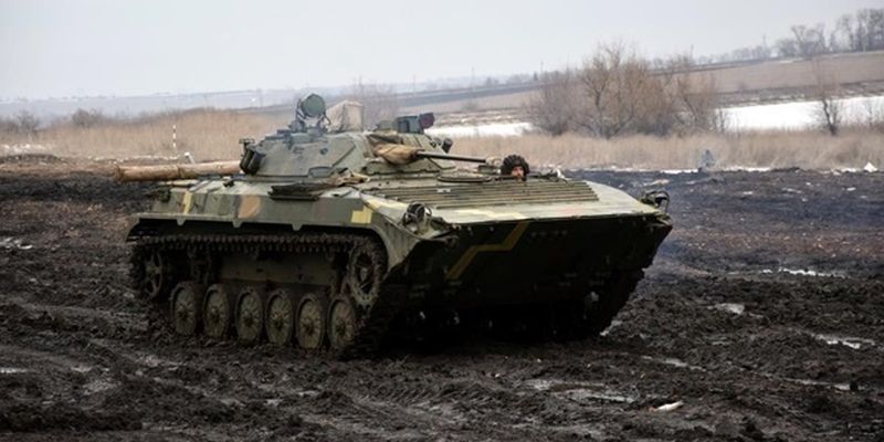 На Донбассе за день полсотни обстрелов, пострадали два бойца ВСУ