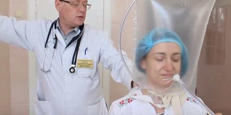 Пакет на голову: украинские врачи сделали "шаг к победе" над COVID-19