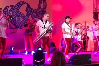 Группа HeartBeat Brass Band закрыла нынешний «Книжный Арсенал»