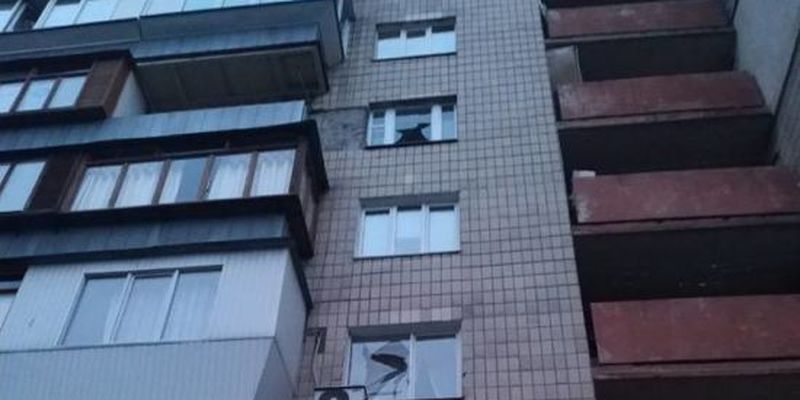 У київській багатоповерхівці стався вибух у під'їзді - травмовано чоловіка