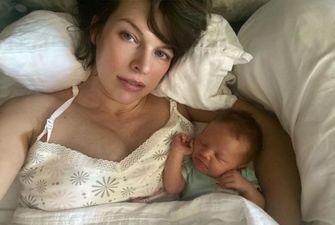 "Перший день без фотоковдри": Мілла Йовович поділилася успіхами в лікуванні новонародженої доньки