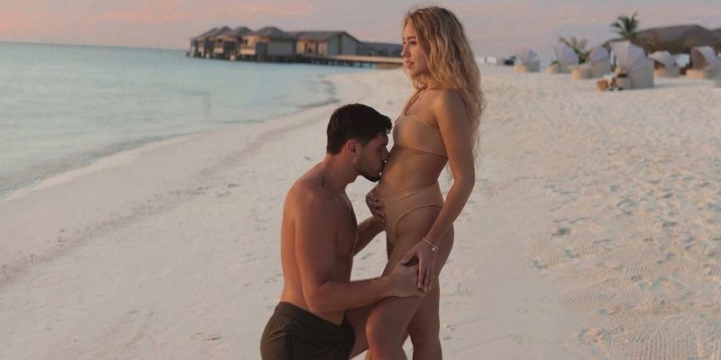 Даша Квиткова показала тесты на беременность на фото: "Мы хотели этого"