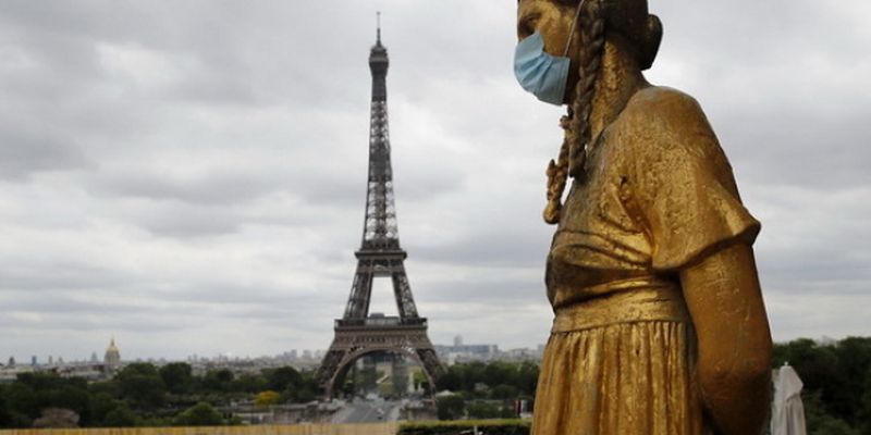 Франция ужесточает требования для въезда путешественников