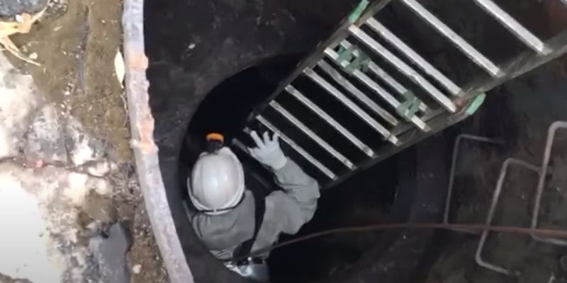 Под Кривым Рогом трое коммунальщиков утонули в канализации