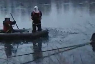 Киевляне попали в беду на водохранилище, кадры с места: "оказались на льдине и..."