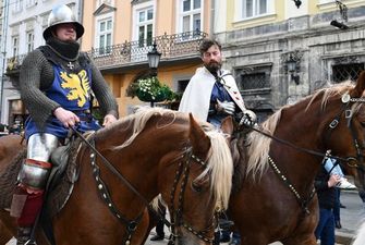 Лицарі, знаменосці й сурмачі: як святкують День Львова