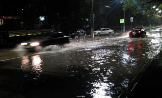 Ливень с градом затопил улицы оккупированной Керчи