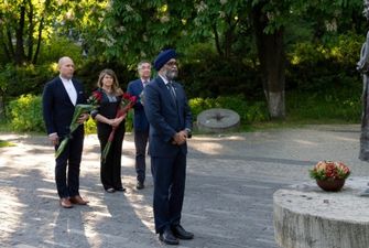 Министр обороны Канады почтил жертв Голодомора