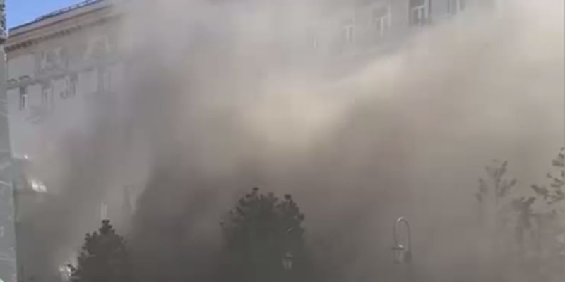 В центре Москвы вспыхнул мощный пожар: видео
