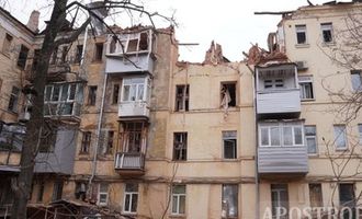 Нашли тело женщины: появилось первое видео разбора завалов жилого дома в Харькове