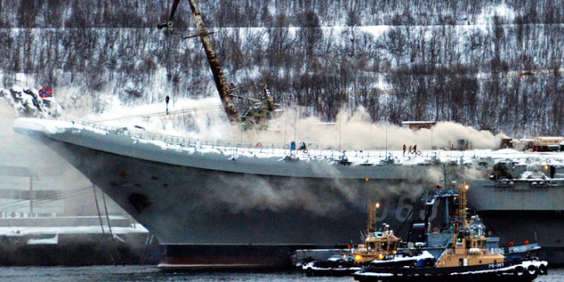 На горевшем авианосце "Адмирал Кузнецов" нашли очередной труп