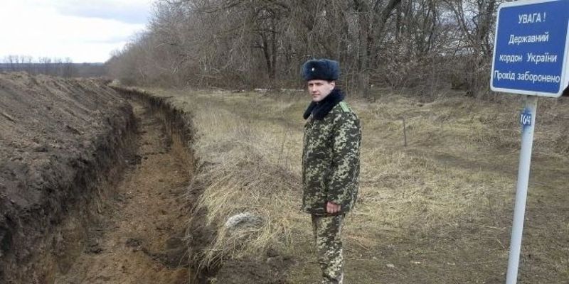 Украина в рамках "Стены Яценюка" обустроила на границе с РФ 400 км противотанковых рвов, – ГПСУ