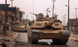 США ускорят доставку танков Abrams в зону боевых действий в Украине, — AP