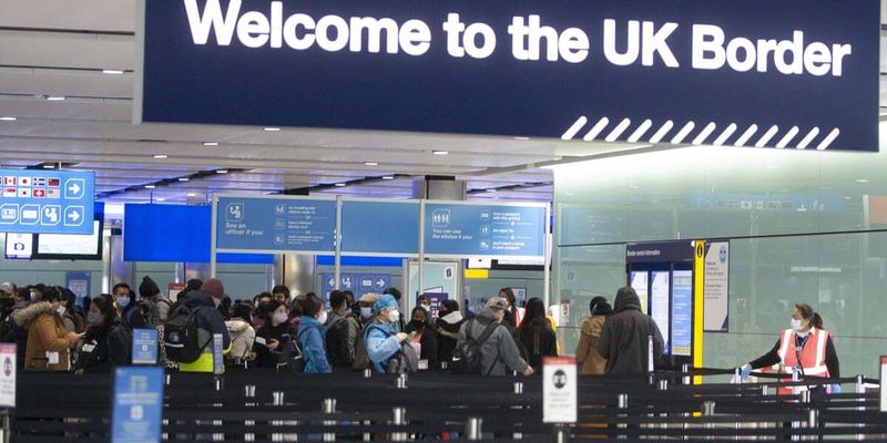 Последствия Brexit. Британия перестала пускать в страну граждан ЕС без загранпаспортов