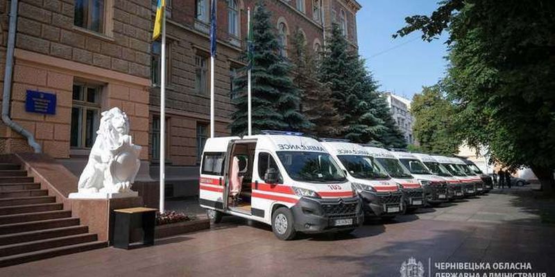 Лікарі швидкої на Буковині зібрали 850 тисяч гривень для захисників України