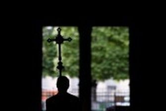 Скандал у Франції: за 70 років 330 тис. дітей стали жертвами сексуального насильства у католицькій церкві