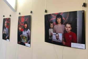Во Львове открыли выставку, посвященную без вести пропавшим военным и волонтерам
