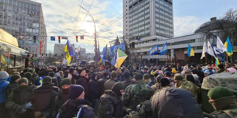 Суд над Порошенко: нардеп от ЕС пострадал в стычке с полицией перед митингом