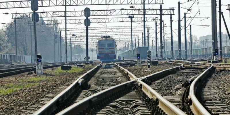 Из-за ракетной атаки задерживаются поезда: "Укрзализныця" опубликовала список