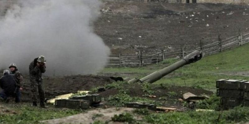 На границе Армении и Азербайджана возобновились обстрелы, есть погибший и раненые