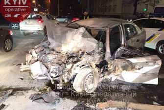 В Киеве резвый водитель протаранил две иномарки и маршрутку: есть пострадавшие