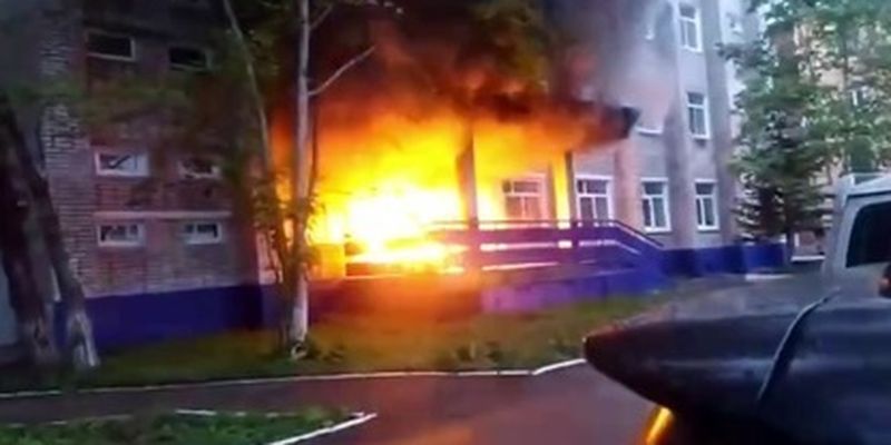 В России мужчина поджег здание Росгвардии: видео "адского" пожара