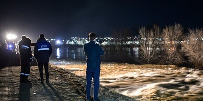 Дамба разрушена, вода поднимается: новые кадры потопа в российском Орске