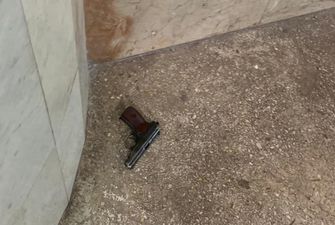 Полицейский стрелял в харьковском метро сразу из двух пистолетов