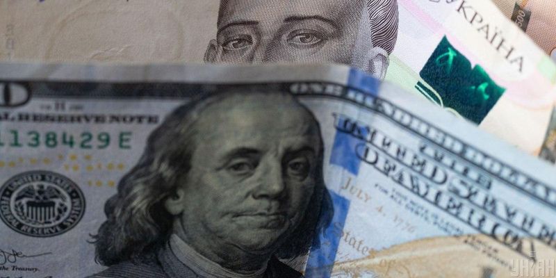 Нацбанк снова ослабил гривню: официальный курс валют на среду