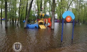 В Киеве подтопило пляжи и парки: ГВА показала фото и видео половодья