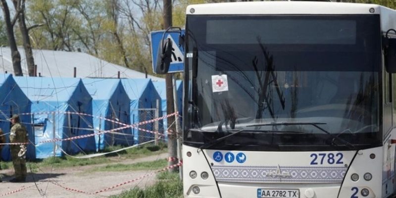 Из-за непогоды в Каменском размыло дорогу, эвакуироваться в Запорожье невозможно