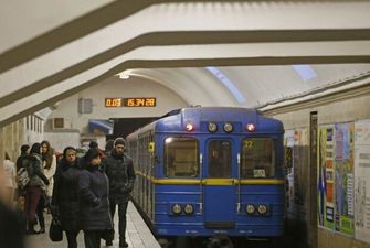 Українці влаштували бенкет прямо у вагоні метро, пасажири ахнули: "А чому б і ні?"